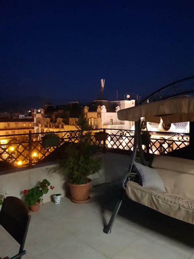 Piazza Batumi Guesthouse Exterior photo